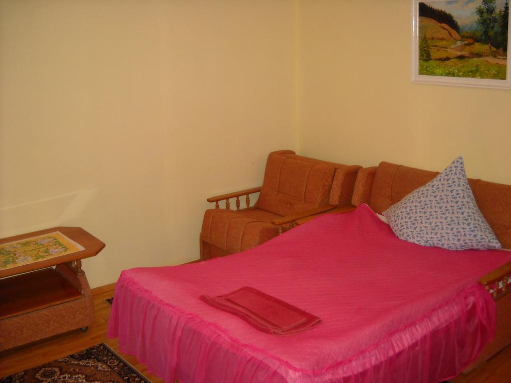 Smerekova Hata Hotel Yasinya Exterior photo