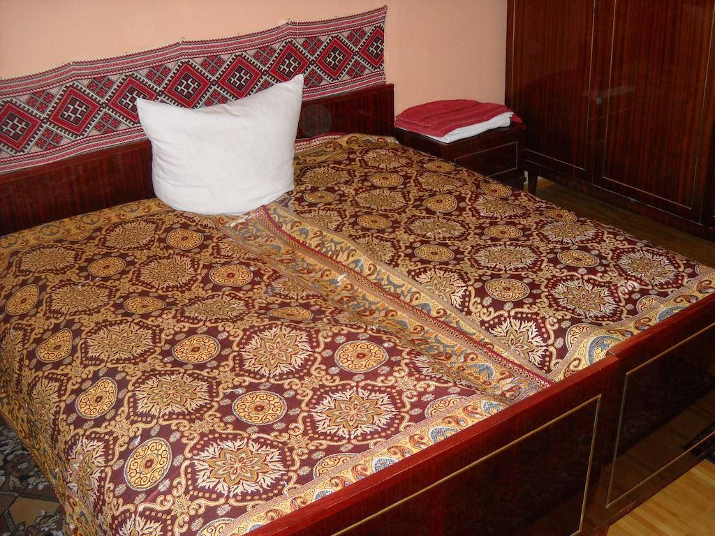 Smerekova Hata Hotel Yasinya Room photo